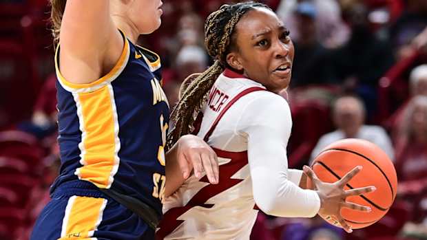 Razorbacks Samara Spencer drives inside against Murray State